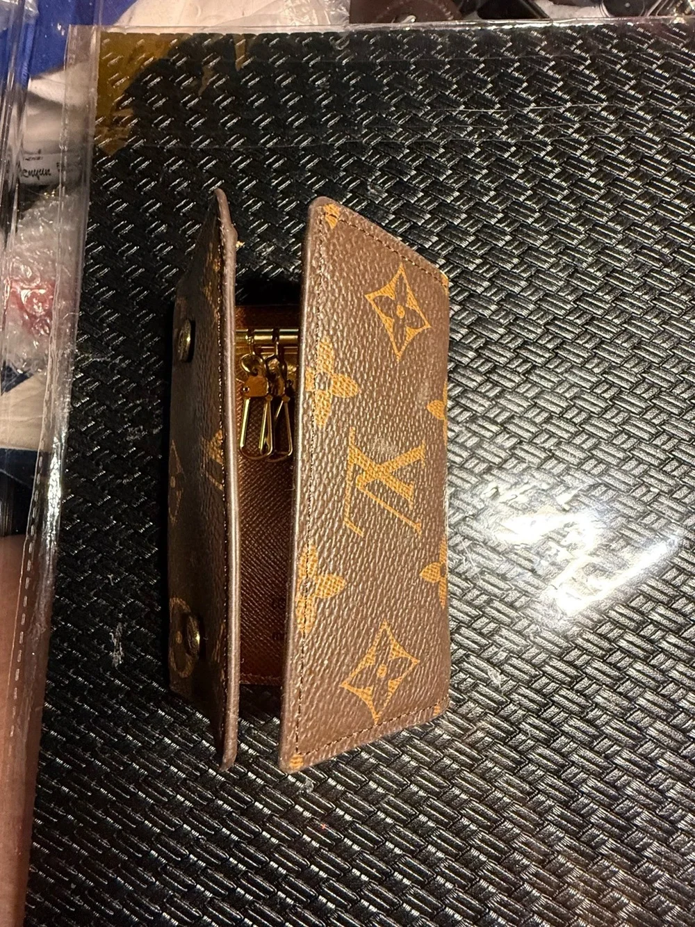 🆕 Compact Brown Leather Key Holder with Gold Hardware